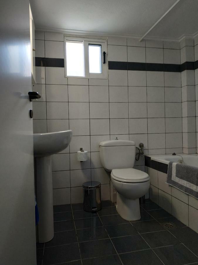 Epavlis Apartment Néa Péramos Esterno foto